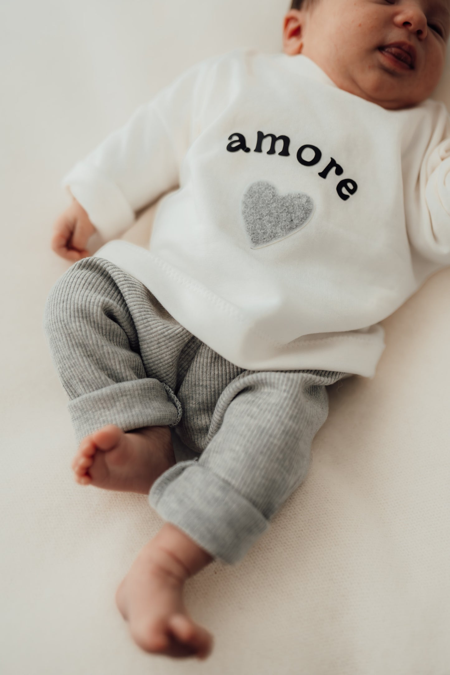 Amore Set Herz 🤍 - Langarmshirt + Leggin + Beanie