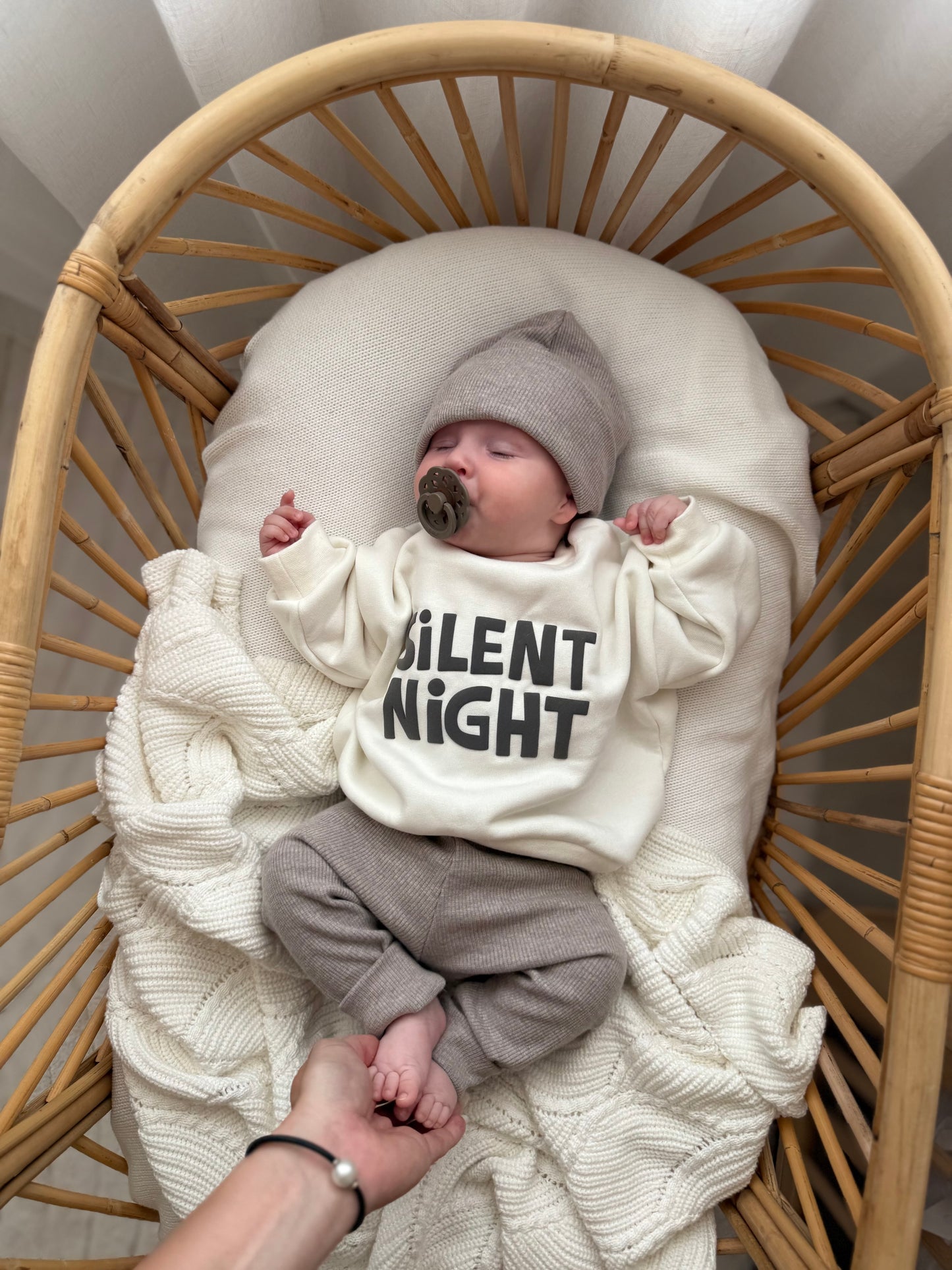 Sweater -Silent Night 🩶