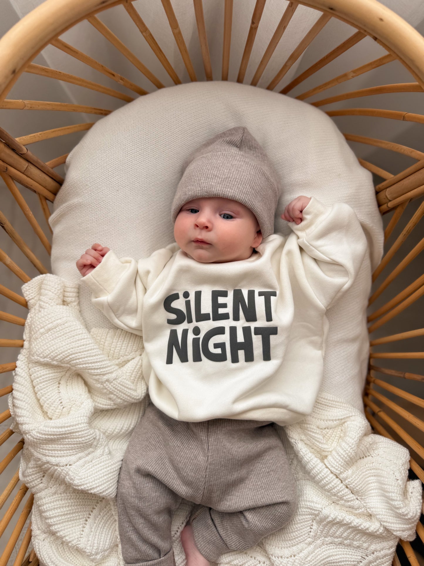 Sweater -Silent Night 🩶