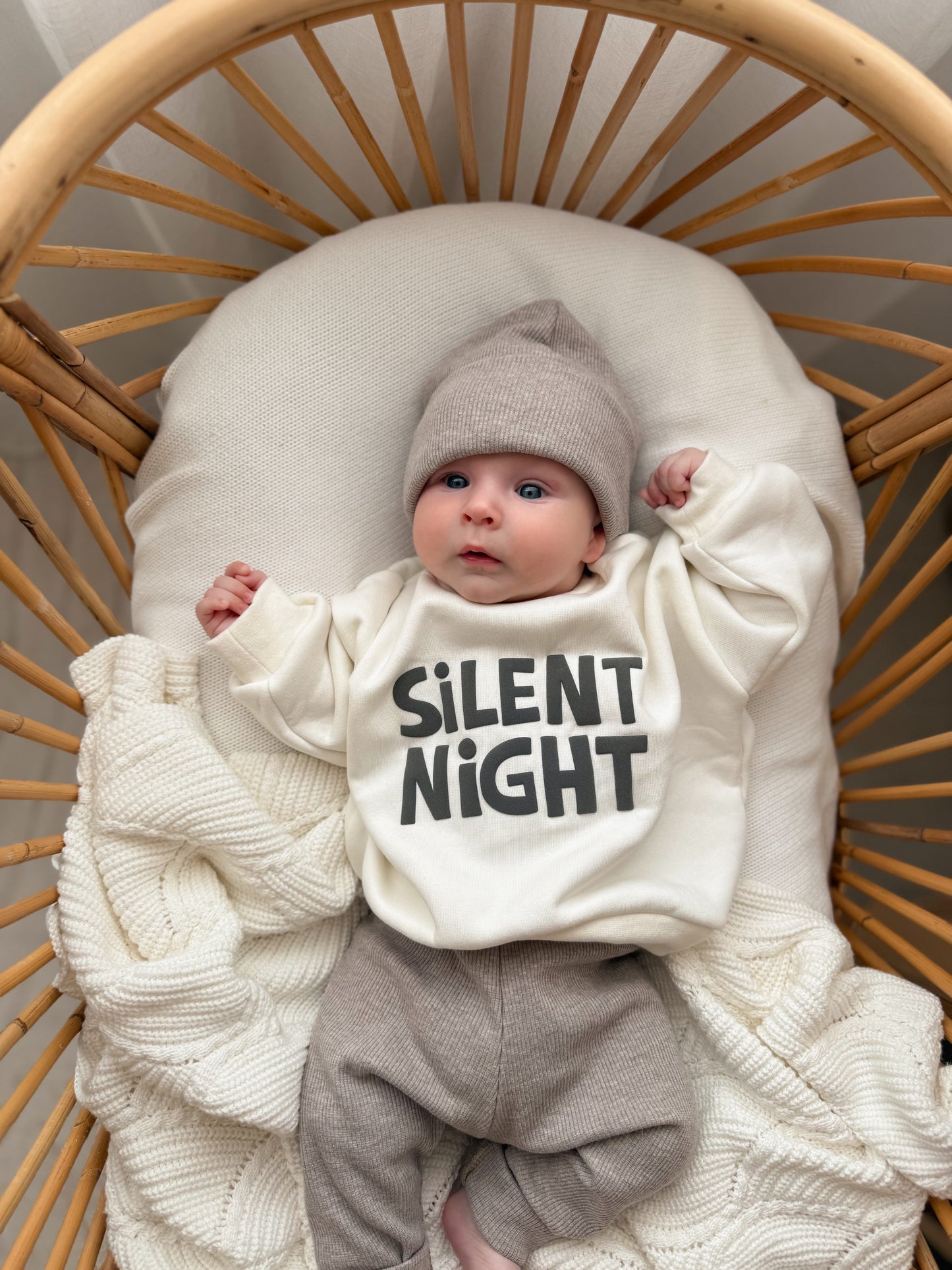 Sweater -Silent Night 🩶